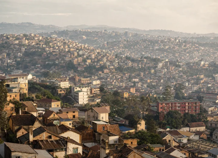 Vue des collines et des toits d’Antananarivo